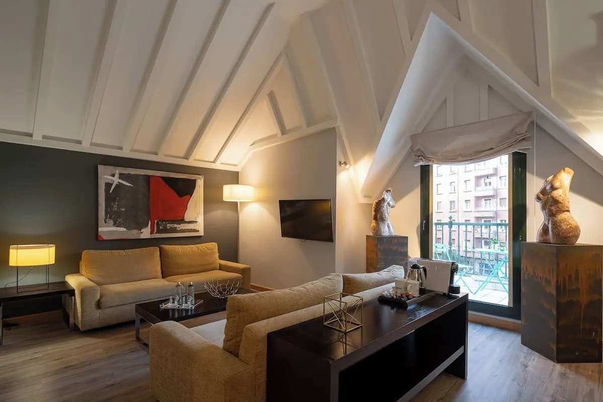 Hotel Silken Indautxu: ubicación ideal y servicios excepcionales en Bilbao