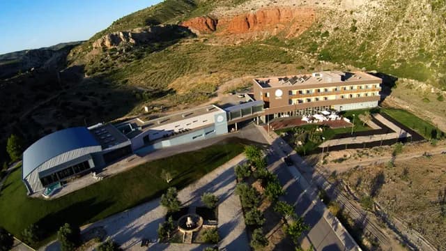 Balneario Ariño: Relájate en aguas mineromedicinales y bienestar