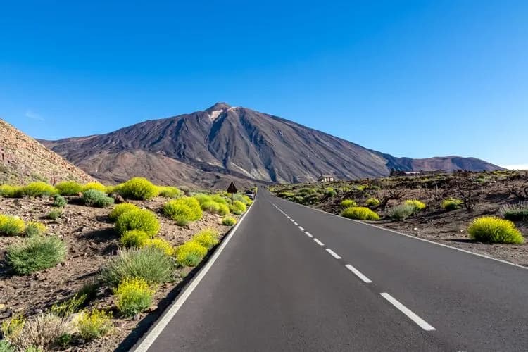La montaña más alta de España: Teide, un volcán impresionante y accesible