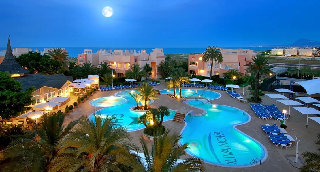 Oliva Nova Beach & Golf Hotel: lujo frente al mar y golf excepcional